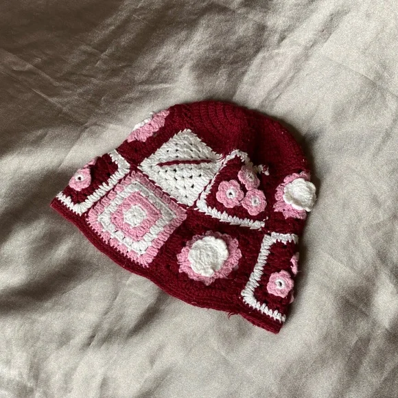 Pink and white crochet beanie - Picture 1 of 3